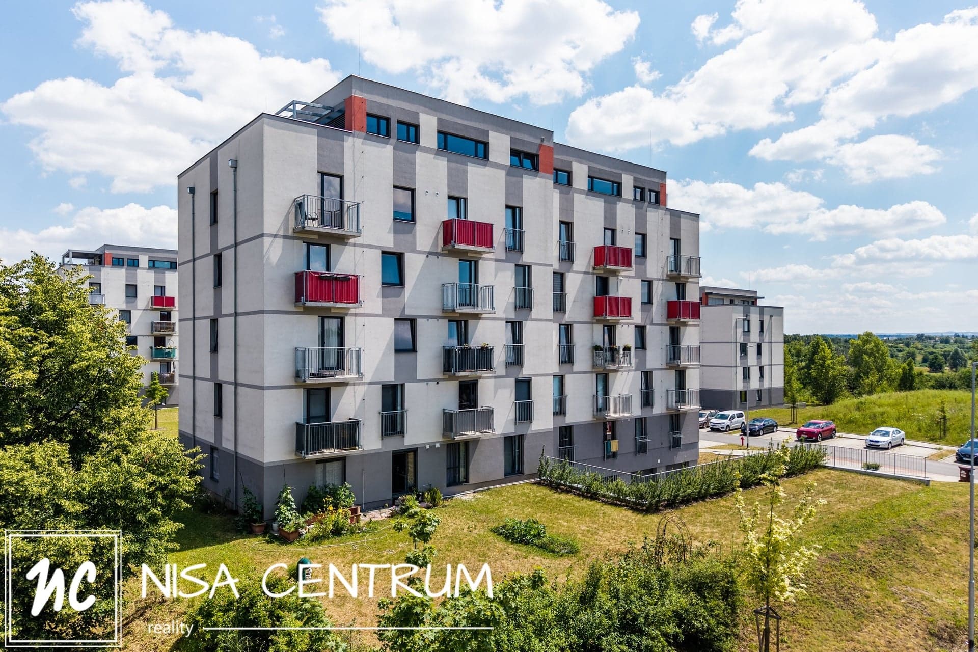 Prodej bytu 2+1 58 m² s balkonem a garáží v Praze - Černém Mostě